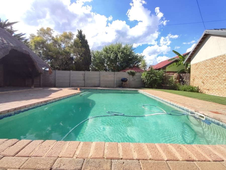 4 Bedroom Property for Sale in Lourenspark North West